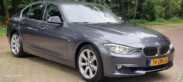 Grijs Gebruikt 2012 BMW 328 Luxury Line Sedan | € 9.950 (Eerlijke prijs) - Afbeelding 1/4