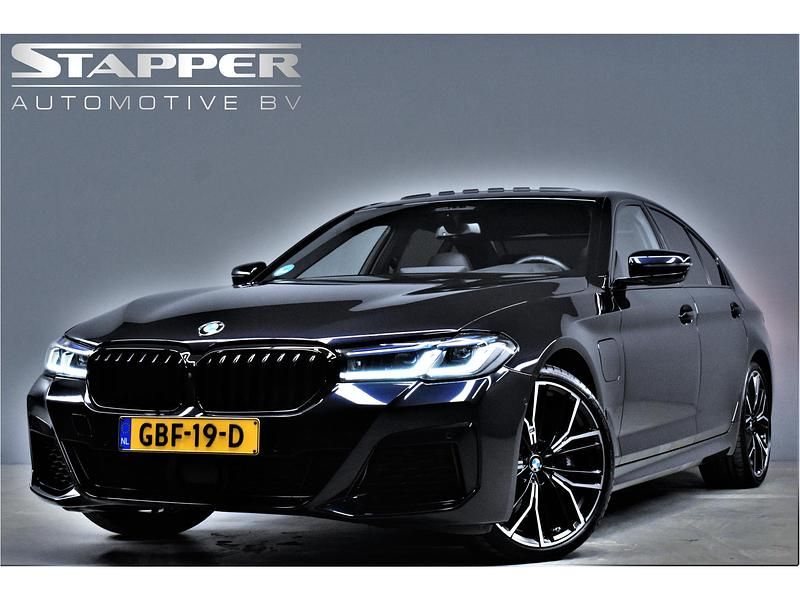 Zwart Gebruikt 2021 BMW 545 Executive Sedan | € 53.995 (Duur) - Afbeelding 1/4