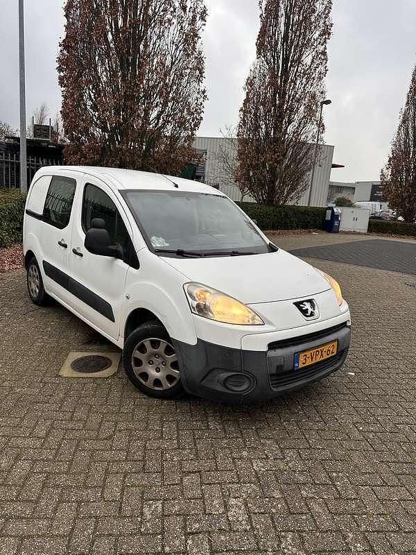 Gebruikt 2011 Peugeot Partner MPV | € 2.250 (Eerlijke prijs) - Afbeelding 1/4