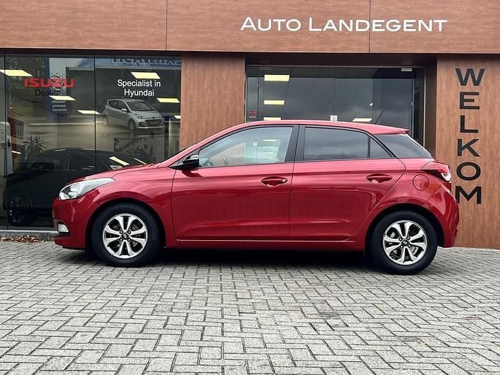 Rood Occasion 2018 Hyundai i20 Premium Hatchback | € 10.450 (Eerlijke prijs) - Afbeelding 1/4