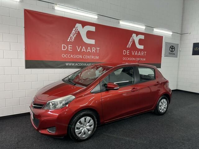 Rood Gebruikt 2011 Toyota Yaris Hatchback | € 6.999 (Iets duurder) - Afbeelding 1/4