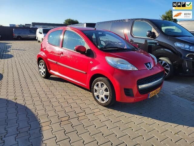 Rood Gebruikt 2009 Peugeot 107 Hatchback | € 123.123 - Afbeelding 1/4