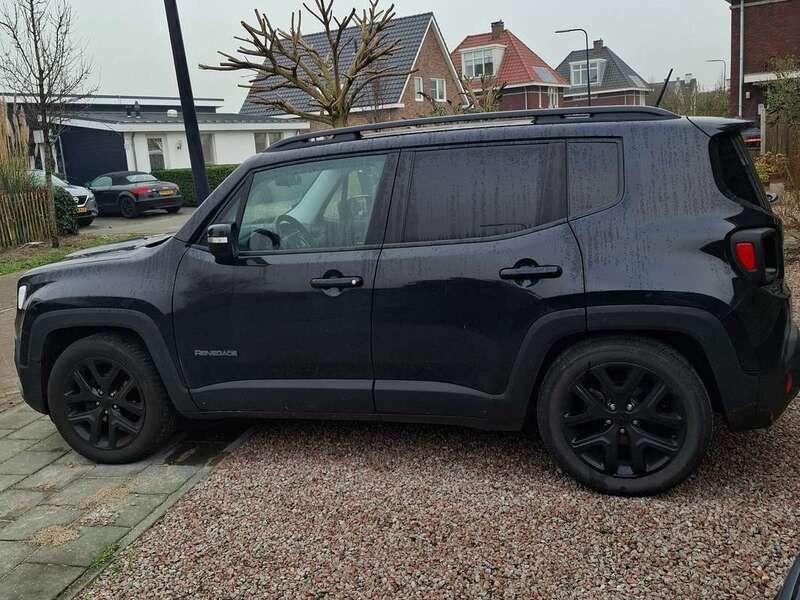 Zwart Gebruikt 2017 Jeep Renegade Longitude SUV | € 9.975 - Afbeelding 1/4