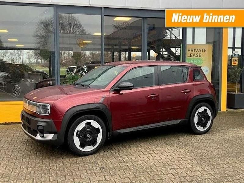 Rood Nieuw 2025 Renault 4 E-Tech Evolution SUV | € 28.990 - Afbeelding 1/4