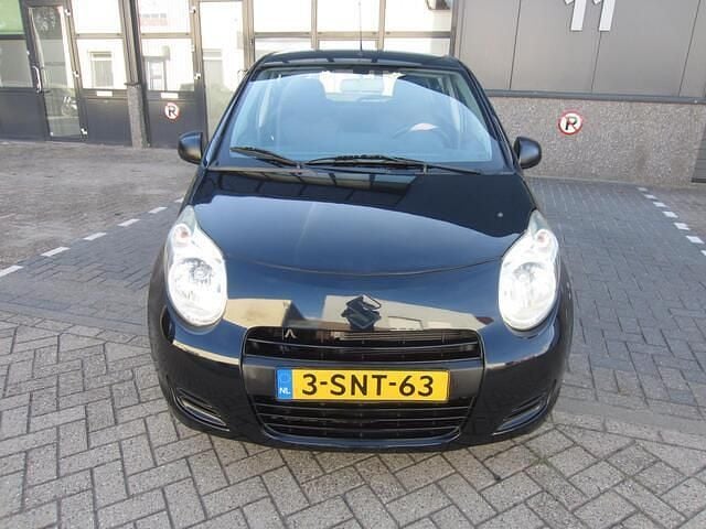 Zwart Gebruikt 2013 Suzuki Alto Comfort Hatchback | € 4.450 (Eerlijke prijs) - Afbeelding 1/4