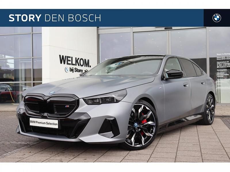 Pure grey Gebruikt 2024 BMW i5 Comfort Edition Sedan | € 76.450 - Afbeelding 1/4