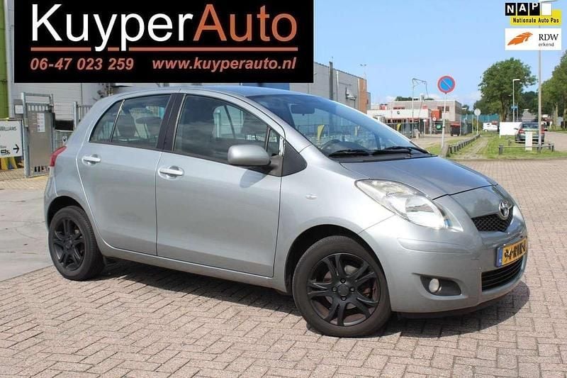 Grijs Gebruikt 2011 Toyota Yaris Hatchback | € 4.450 (Eerlijke prijs) - Afbeelding 1/4