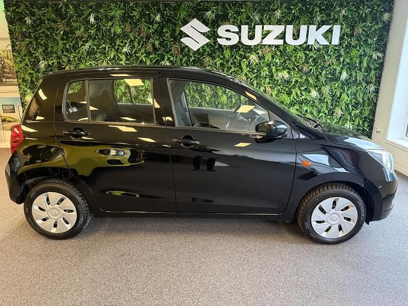 Zwart Gebruikt 2017 Suzuki Celerio Comfort Hatchback | € 7.750 (Eerlijke prijs) - Afbeelding 1/4