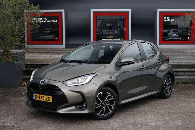 Groen Gebruikt 2021 Toyota Yaris Hybrid Hatchback | € 21.750 (Eerlijke prijs) - Afbeelding 1/4