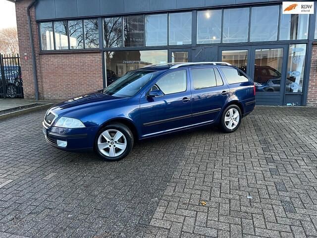 Blauw Occasion 2008 Skoda Octavia Business Line Stationwagen | € 1.950 (Eerlijke prijs) - Afbeelding 1/4