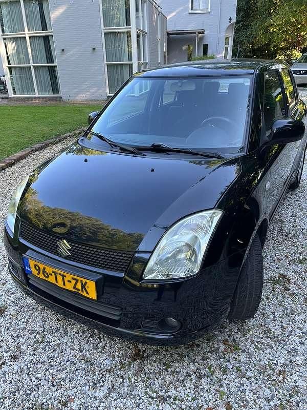 Zwart Gebruikt 2007 Suzuki Swift Hatchback | € 1.500 (Goede deal) - Afbeelding 1/4
