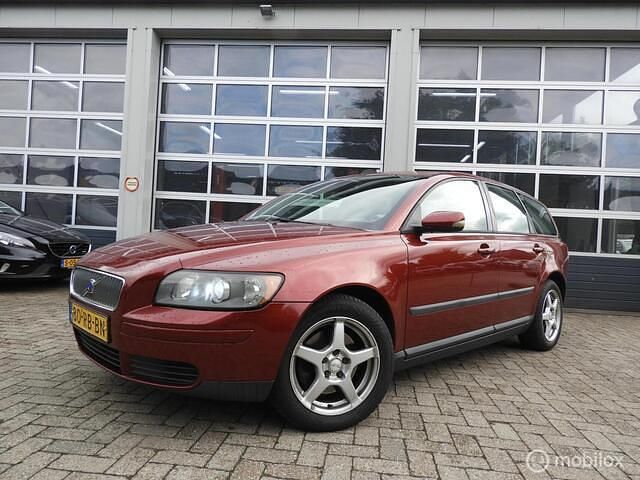 Rood Gebruikt 2005 Volvo V50 Kinetic Stationwagen | € 1.950 (Goede deal) - Afbeelding 1/4