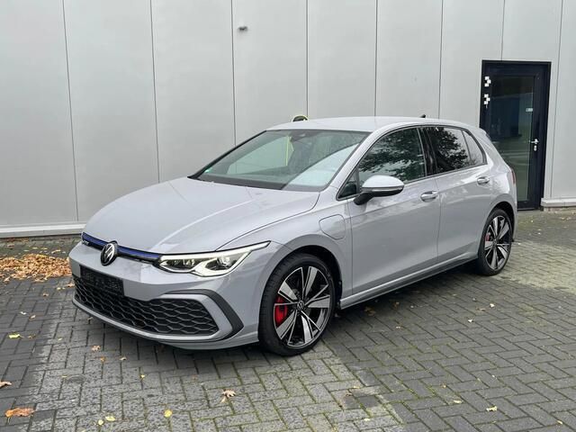 Grijs Gebruikt 2021 VW Golf VIII GTE Hatchback | € 26.500 (Goede deal) - Afbeelding 1/4