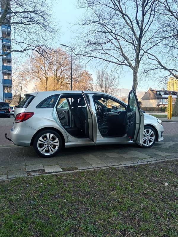 Grijs Gebruikt 2018 Mercedes B180 Business MPV | € 12.700 (Super prijs) - Afbeelding 1/4