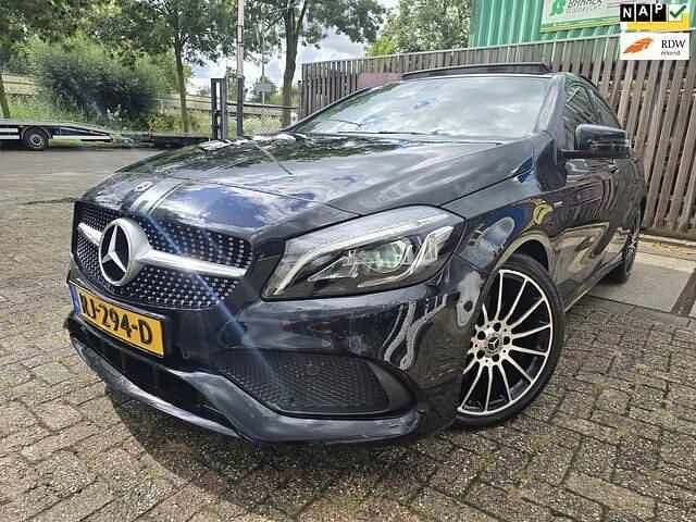 Zwart Gebruikt 2017 Mercedes A160 Hatchback | € 12.999 (Eerlijke prijs) - Afbeelding 1/4