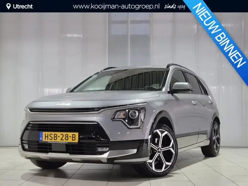 Grijs Gebruikt 2023 Kia Niro SUV | € 31.749 (Goede deal) - Afbeelding 1/4