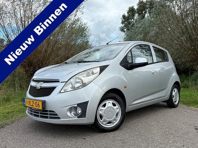 Grijs Gebruikt 2010 Chevrolet Spark LS Hatchback | € 2.888 (Eerlijke prijs) - Afbeelding 1/4