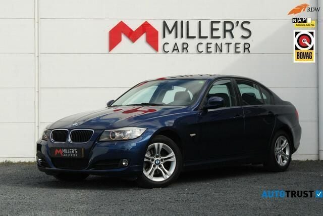Blauw, metallic lak Gebruikt 2011 BMW 318 Executive Sedan | € 9.695 (Iets duurder) - Afbeelding 1/4
