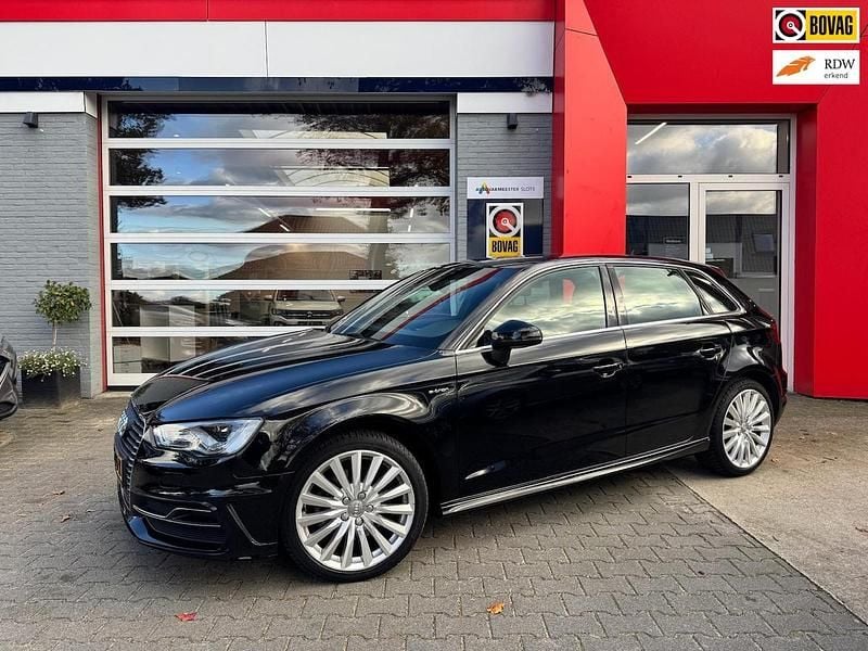 Zwart (metallic) Gebruikt 2015 Audi A3 Sportback e-tron Ambition Hatchback | € 14.750 (Eerlijke prijs) - Afbeelding 1/4
