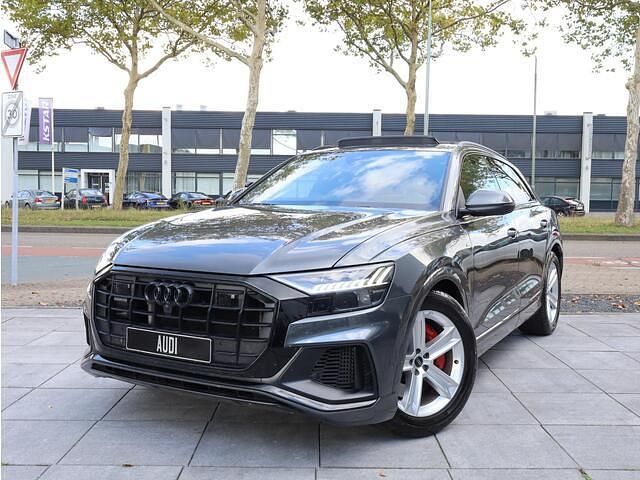 Grijs Gebruikt 2023 Audi Q8 S-Line SUV | € 65.950 - Afbeelding 1/4