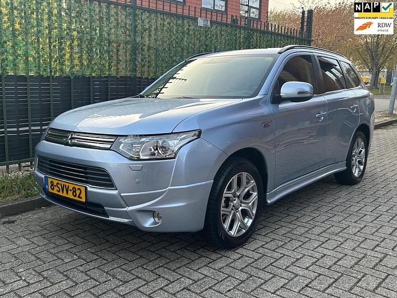 Blauw Gebruikt 2013 Mitsubishi Outlander P-HEV Instyle SUV | € 8.950 (Goede deal) - Afbeelding 1/4