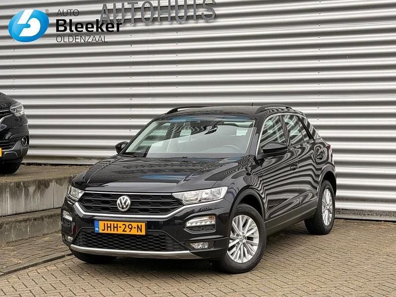 Zwart Gebruikt 2019 VW T-Roc Style SUV | € 14.950 (Eerlijke prijs) - Afbeelding 1/4