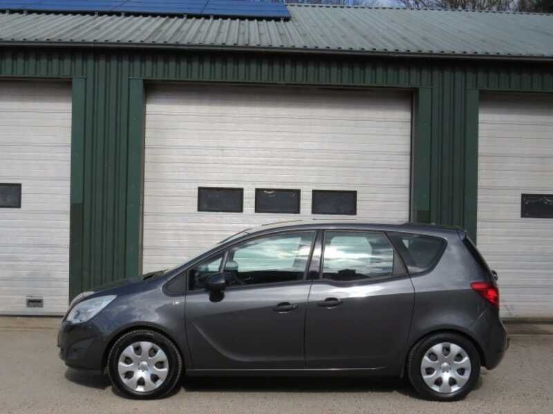 Grijs, metallic lak Gebruikt 2010 Opel Meriva Edition MPV | € 4.250 (Eerlijke prijs) - Afbeelding 1/4