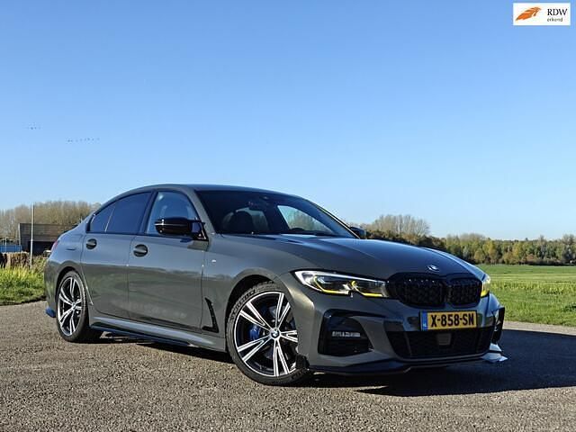 Grijs Gebruikt 2019 BMW 330 Executive Sedan | € 34.900 (Duur) - Afbeelding 1/4