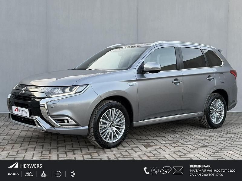 Grijs Occasion 2020 Mitsubishi Outlander P-HEV Instyle SUV | € 26.885 (Eerlijke prijs) - Afbeelding 1/4