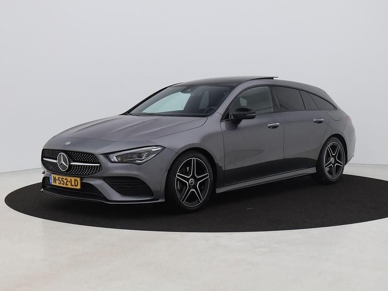 Grijs Gebruikt 2021 Mercedes CLA180 Business Sedan | € 26.700 (Eerlijke prijs) - Afbeelding 1/4