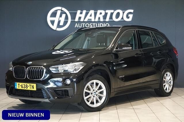 Zwart Gebruikt 2018 BMW X1 Executive SUV | € 19.500 (Super prijs) - Afbeelding 1/4