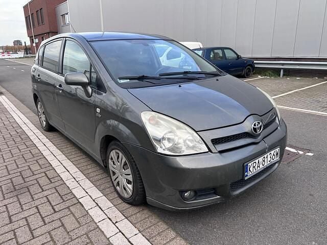 Grijs (metallic) Gebruikt 2004 Toyota Corolla Verso Executive MPV | € 2.550 (Duur) - Afbeelding 1/4