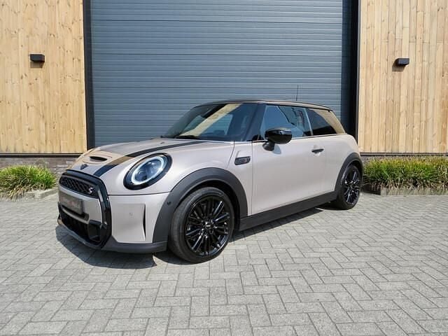 Grijs Gebruikt 2022 Mini Cooper S Hatchback | € 31.450 (Eerlijke prijs) - Afbeelding 1/4