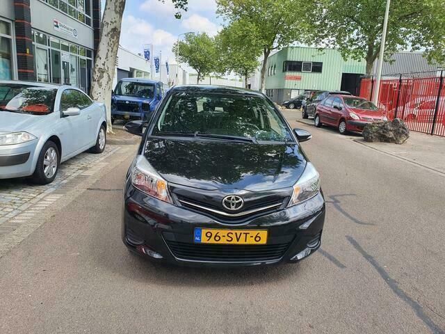 Zwart Gebruikt 2012 Toyota Yaris Hatchback | € 7.899 (Eerlijke prijs) - Afbeelding 1/4