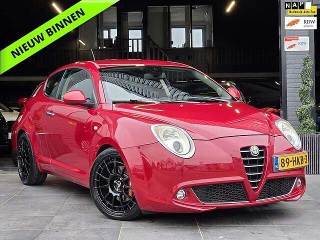 Rood Gebruikt 2009 Alfa Romeo MiTo Hatchback | € 5.750 (Eerlijke prijs) - Afbeelding 1/4