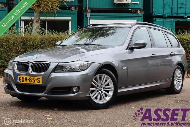 Grijs Gebruikt 2009 BMW 325 Executive Stationwagen | € 19.995 - Afbeelding 1/4