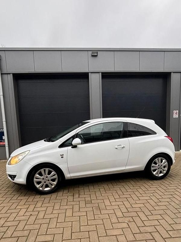 Occasion Opel Corsa Color Edition 86 PK (63 kW) 2011 Wit Hatchback