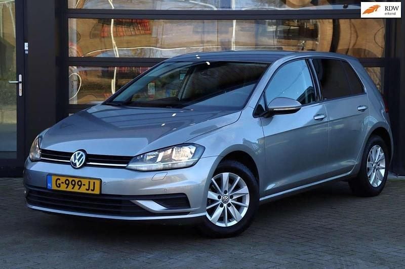 Grijs Occasion 2018 VW Golf VII Comfortline Hatchback | € 12.745 (Goede deal) - Afbeelding 1/4