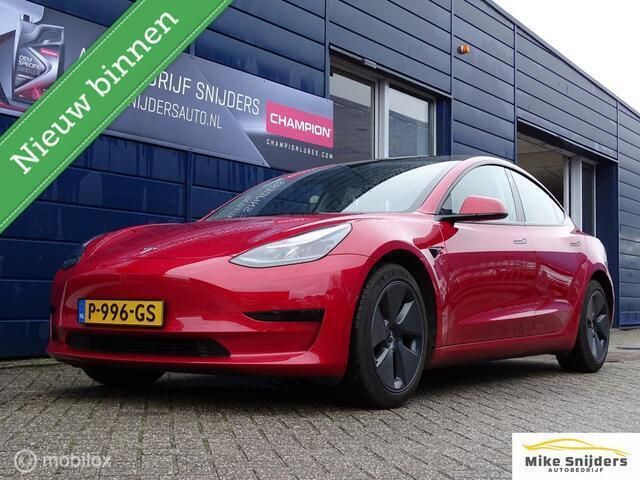 Rood, metallic lak Gebruikt 2021 Tesla Model 3 RWD Sedan | € 37.500 - Afbeelding 1/4