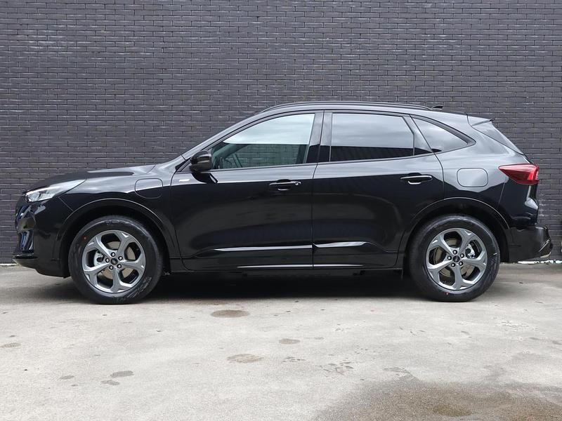 Nieuw Ford Kuga ST-Line 2025 Standaard kleur is bursting green , andere kleuren tegen meerprijs SUV