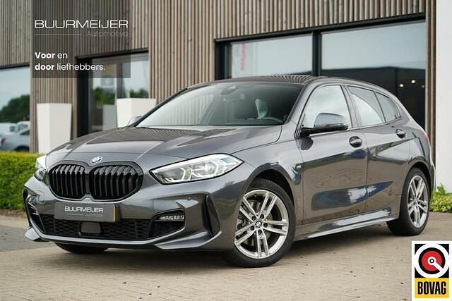 Grijs Gebruikt 2021 BMW 116 Executive Hatchback | € 24.900 (Iets duurder) - Afbeelding 1/4