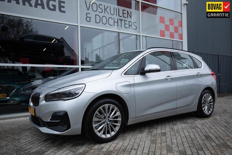 Zilver Gebruikt 2020 BMW 225 Active Tourer iPerformance MPV | € 24.950 (Iets duurder) - Afbeelding 1/4
