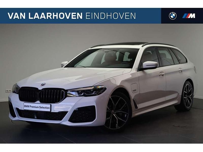 Wit Gebruikt 2023 BMW 530 Executive Stationwagen | € 44.950 (Eerlijke prijs) - Afbeelding 1/4