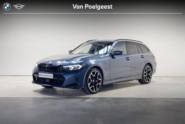 Blauw Gebruikt 2024 BMW 330 M Sport Stationwagen | € 52.800 - Afbeelding 1/4