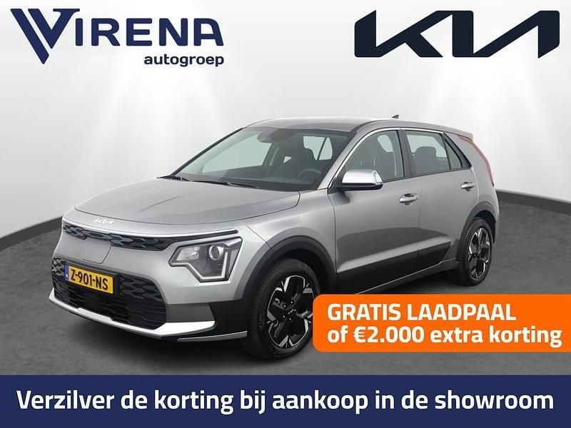 Grijs Gebruikt 2024 Kia e-Niro Light SUV | € 36.950 (Eerlijke prijs) - Afbeelding 1/3