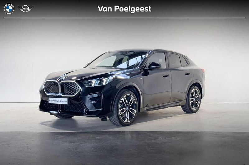 Zwart Gebruikt 2024 BMW iX2 M Sport SUV | € 47.995 (Goede deal) - Afbeelding 1/4