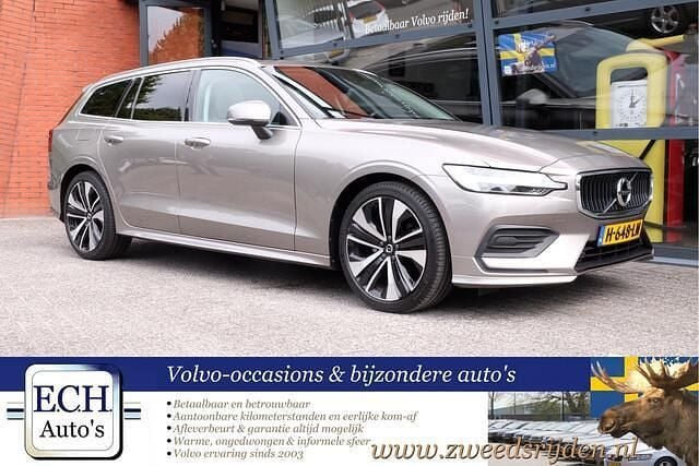 Grijs Gebruikt 2020 Volvo V60 Momentum Stationwagen | € 22.750 (Iets duurder) - Afbeelding 1/4