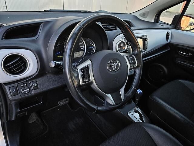 Occasion Toyota Yaris Plus 101 PK (74 kW) 2013 Grijs Hatchback