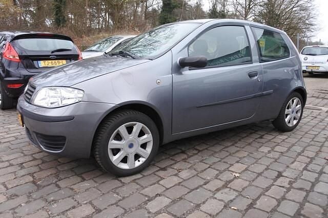 Occasion Fiat Punto Young 95 PK (69 kW) 2004 Grijs (metallic) Hatchback