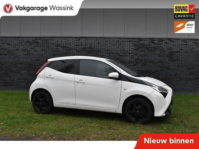 Wit Gebruikt 2018 Toyota Aygo Hatchback | € 7.940 (Goede deal) - Afbeelding 1/4